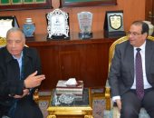 محافظ الدقهلية يستقبل محافظ البنك المركزي الأسبق للتهنئة بالعيد القومي