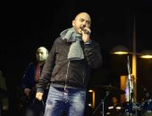 محمود العسيلى يتألق فى حفل بورتو كايرو مول بأجمل أغانيه