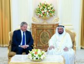 حاكم الشارقة يستقبل وزير الشباب والرياضة فى ختام زيارته للإمارات