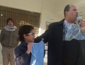 مدرسة بالسويس تكرم طالبا وتمنحه فوطة كجائزة لفوزه بمسابقة قصور الثقافة 