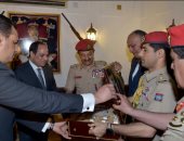 صور من زيارة الرئيس السيسي لمتحف قوات "السلطان" المسلحة بعمان