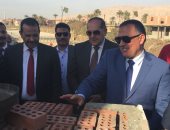 مساعد أول وزير الداخلية ومحافظ سوهاج يضعان حجر أساس مركز شرطة العسيرات (فيديو وصور)