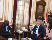 رئيس جامعة القاهرة يبحث مع سفير رواندا أوجه التعاون العلمي 