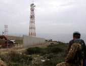 صور.. الاحتلال يستمر فى بناء جدار عازل مع لبنان بحراسة الأمم المتحدة