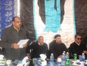 صور.. جلسة صلح بين عائلة مسلمة وأخرى قبطية تتحول إلى مؤتمر مبايعة للسيسى