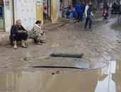 صور.. غرق شوارع 3 قرى ومدارس بمياه الصرف الصحى بالمحلة