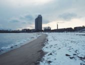 صور..الثلوج تجمد شواطئ إسبانيا وجهود مكثفة لإنقاذ سكان بوليفيا من الفيضانات