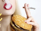 أكل وشرب وكمان تدخين يعنى السمنة هتزيد أكيد.. اعرف ازاى تتخلص منها