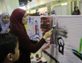 صور.. رئيسا قطاع الفنون التشكيلية وهيئة الكتاب يرسمان مع الأطفال بمعرض القاهرة