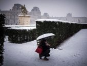 صور.. إلغاء 200 رحلة جوية فى باريس بسبب الثلوج والجليد
