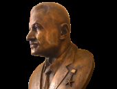 مكتبة بطرسبرج تزيح الستار عن أول تمثال للزعيم عبدالناصر فى روسيا (صور)