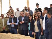 وزيرا الآثار والسياحة يتفقدان مشروع عيون موسى بطريق السويس - جنوب سيناء
