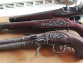 جمارك الإسكندرية تحبط محاولة تهريب 3 خناجر ومسدسات