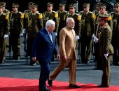 صور.. الرئيس الفلسطينى يستقبل رئيس الوزراء الهندى فى رام الله
