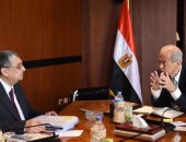 رئيس الوزراء يستعرض ملف التشابكات المالية مع وزير الكهرباء وبحث التغلب عليها