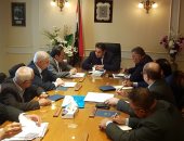 وزير قطاع الأعمال يناقش تطوير الشركات القابضة مع وفد من رؤساء النقابات