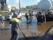 استجابة لصحافة المواطن.. "الصرف الصحى" تشفط المياه بشارع حافظ بمنشية ناصر