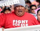 صور.. عمال "ماكدونالدز" فى لوس أنجلوس يضربون عن العمل لتحسين أوضاع عملهم