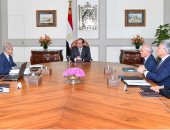 السيسي يناقش استراتيجية تطوير التعليم مع شريف إسماعيل بحضور 4 مسئولين
