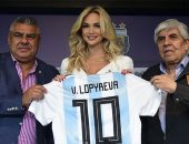 سفيرة كأس العالم ترشح الأرجنتين للقب وتصف ميسى ونيمار بالأفضل