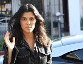 صور.. كورتنى كاردشيان فى رحلة تسوق من أجل أبناء العائلة الجدد