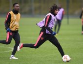 محمد الننى يشارك فى تدريبات أرسنال قبل موقعة اليوروباليج.. صور