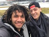 محمد الننى يطير إلى السويد مع أرسنال.. صور