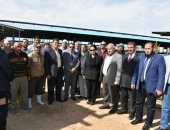 محافظ البحيرة تتفقد المشروعات الزراعية ومزارع الإنتاج الحيوانى
