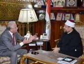 وزير الأوقاف يدعم جنوب سيناء بـ 100 مقعد دراسى و 700 بطانية للأسر الفقيرة