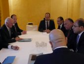 سامح شكرى يبحث مع دى ميستورا سبل الدفع بالحل السياسى فى سوريا