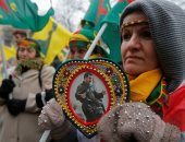 صور.. تظاهر أكراد فرنسا تضامنا مع عبدالله أوجلان المسجون بتركيا منذ 1999