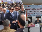 صور.. وزير القوى العاملة يفتتح ملتقى التشغيل لتوفير 13 ألف فرصة عمل بالشرقية.. تسليم 50 عقد عمل للمعاقين بالقطاع الخاص.. محمد سعفان: تسهيلات للحصول على تمويل المشروعات الصغيرة وتعد بديلا لحملة المؤهلات العليا