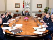 السيسي يتابع مع القيادات تطورات العملية العسكرية الشاملة "سيناء 2018".. الرئيس يشيد بمجهودات القوات المسلحة والشرطة.. ويستعرض معدلات النمو وإجراءات الرقابة على الأسواق والمشروعات القومية وانخفاض معدلات التضخم