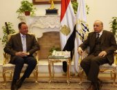 محمود الخطيب ومحافظ القاهرة يبحثان تطوير فروع النادى الأهلى