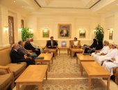 وزير التعليم العالى يلتقى وزير القوى العاملة بسلطنة عمان لبحث سبل التعاون