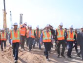 وزير النقل يتفقد إنشاءات محطة مترو عدلى منصور بالخط الثالث