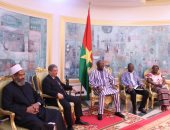 رئيس بوركينا فاسو: أشكر الإمام الأكبر على دعمه ووفائه بوعده