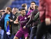 مانشستر سيتي مهدد بخسارة أجويرو بعد الاعتداء على مشجع ويجان.. فيديو