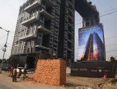 صور.. عمال البناء يواصلون العمل ببرج ترامب فى الهند