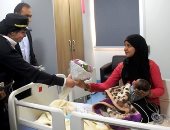 الداخلية توزع شهادات ميلاد على مرضى القلب من الأطفال بمستشفى مجدى يعقوب