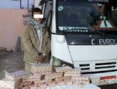 الداخلية تضبط شخصا بحوزته 25 ألف قرص مخدر قبل ترويجها فى مطروح