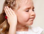 التهاب الاذن الوسطى عند طفلك يصاحبه حالة غضب وحمى