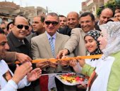 صور.. محافظ كفر الشيخ يفتتح معرض سلع غذائية فى إطار  مبادرة "معا ضد الغلاء"