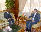 وزير الطيران يلتقى بسفير جمهورية رواندا لبحث تعزيز التعاون فى "النقل الجوى" 