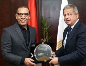 وزير الشباب والرياضة ينشر صورة تكريم اليوم السابع له ويعلق: تحيا مصر