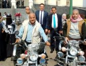 "تضامن الإسكندرية" توزع 25 دراجة بخارية على ذوى الإعاقات الحركية.. صور