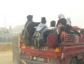 صور.. سيارة ربع نقل تنقل طلاب فى شارع التسعين بالتجمع الخامس