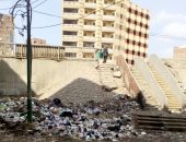 صور.. شكوى من تلال القمامة ومخلفات على سلالم الدائرى المريوطية