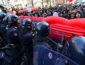 صور.. اشتباكات عنيفة بين الشرطة الإيطالية ومناهضى الفاشية فى ميلانو