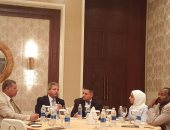 عبد العزيز يشيد بتجربة وزارة الرياضة بالبحرين فى الاهتمام بمبادرات الشباب